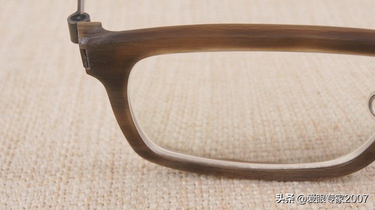 高档眼镜价格和眼镜质量成正比吗?