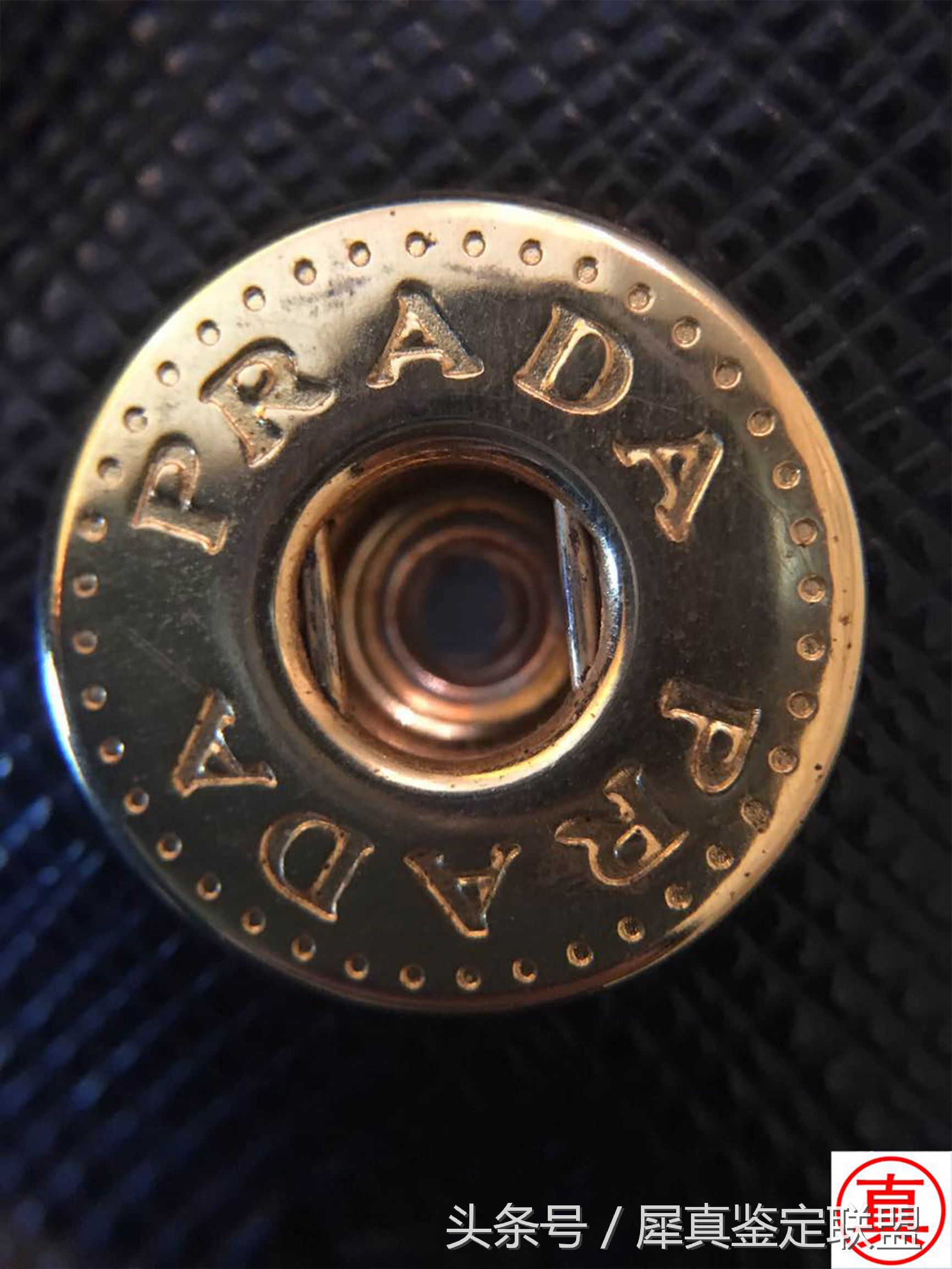 奢侈品鉴定：七步教你搞定真假PRADA