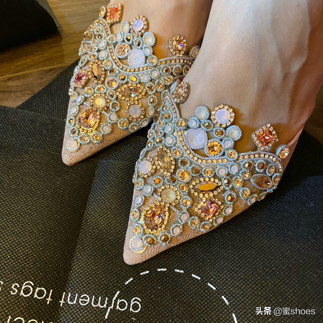 贵妇感的高跟鞋还是要看Rene Caovilla,珍珠水晶与绸缎的完美结合